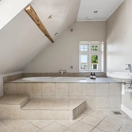 Lorenz - 10m From The Sea By Interhome Otel